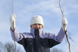 Child outdoors (c) Peter Cairns/2020VISION