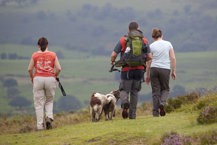 Family Walking (c) Peter Cairns/2020VISION