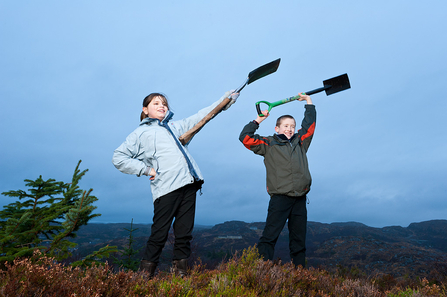 Children with Spades (c) Ben Hall/2020VISION