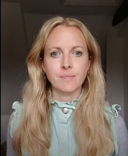 Julia Kirby similing